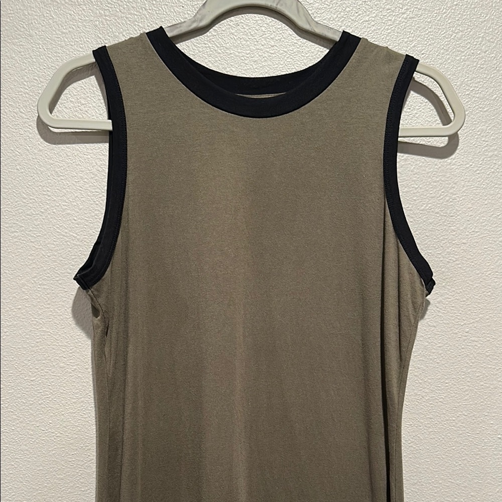 Calvin Klein Sleeveless Dress with Black Trim Size: Small / petite Color